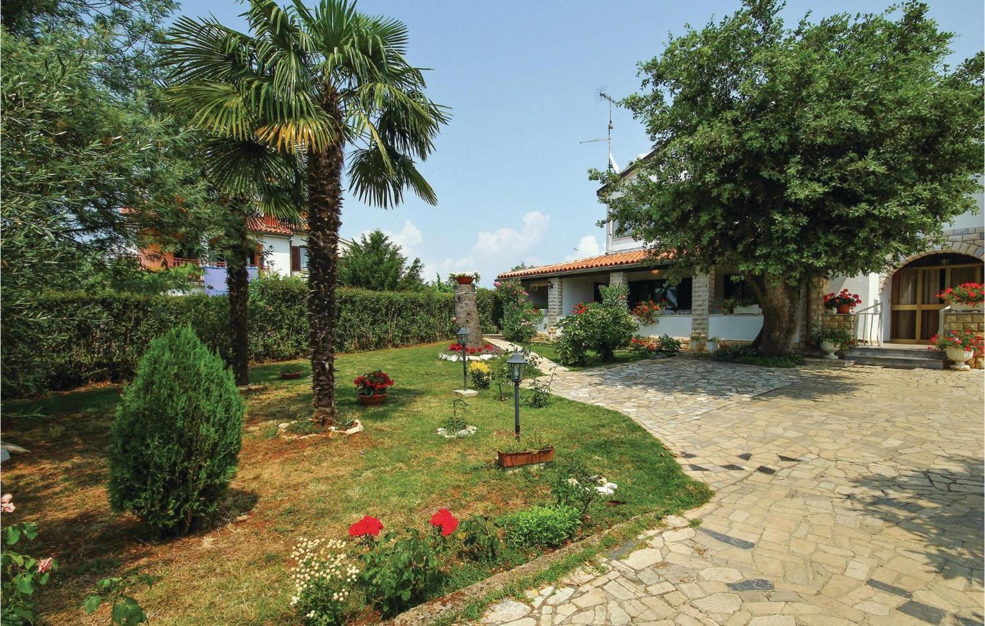 Beautiful Apartment In Porec With Wifi Extérieur photo