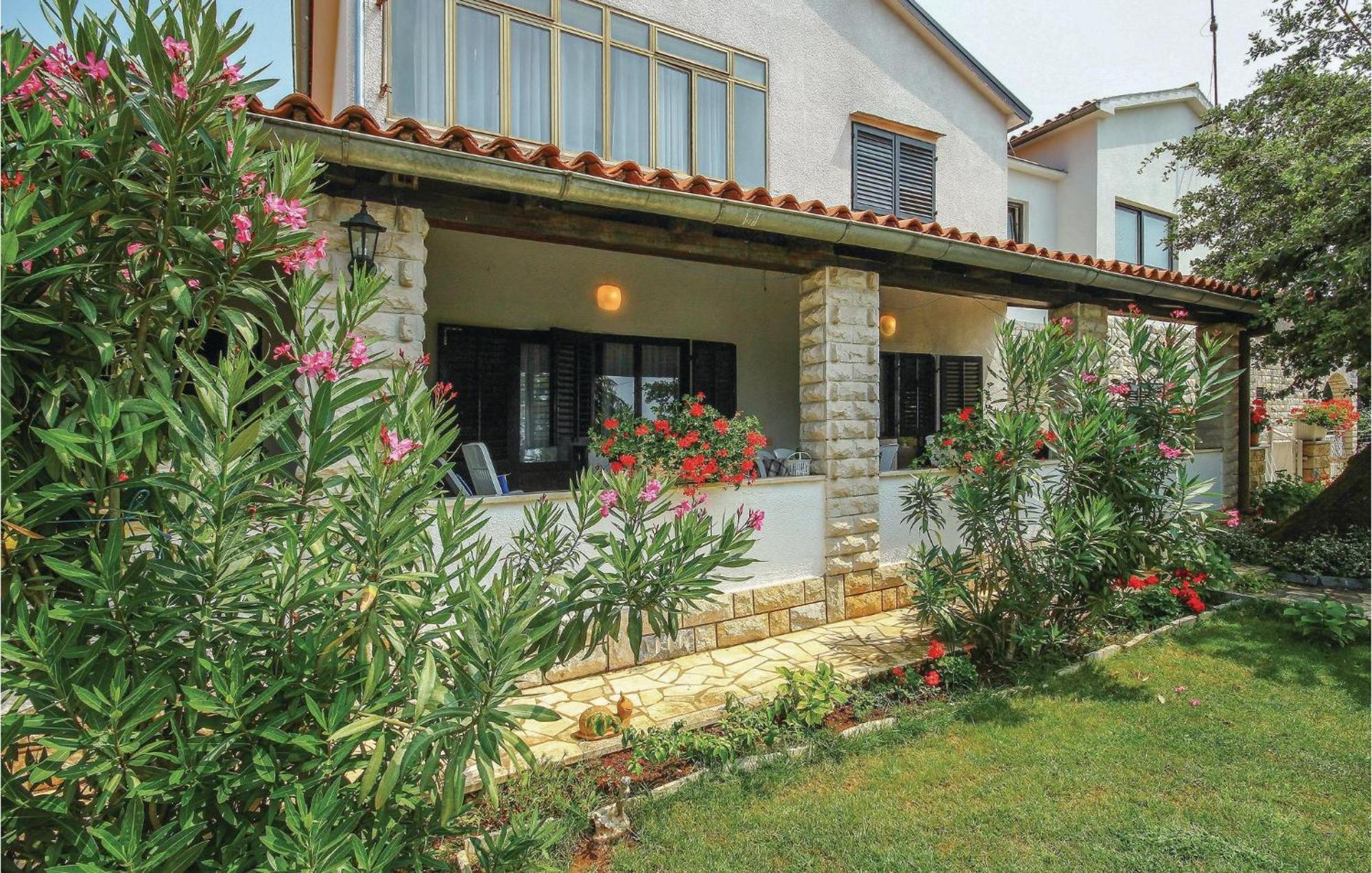 Beautiful Apartment In Porec With Wifi Extérieur photo
