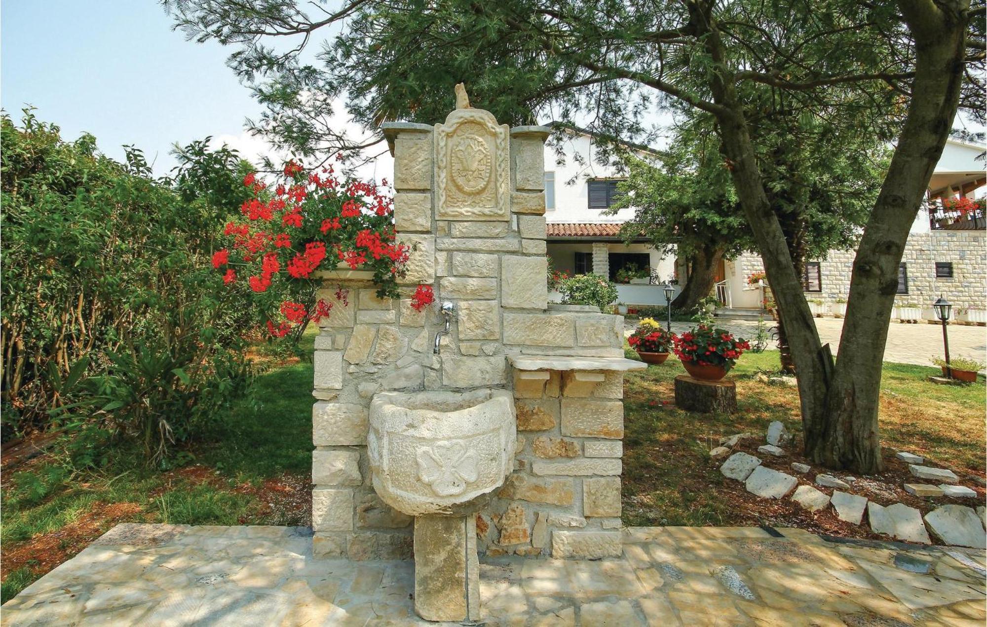 Beautiful Apartment In Porec With Wifi Extérieur photo