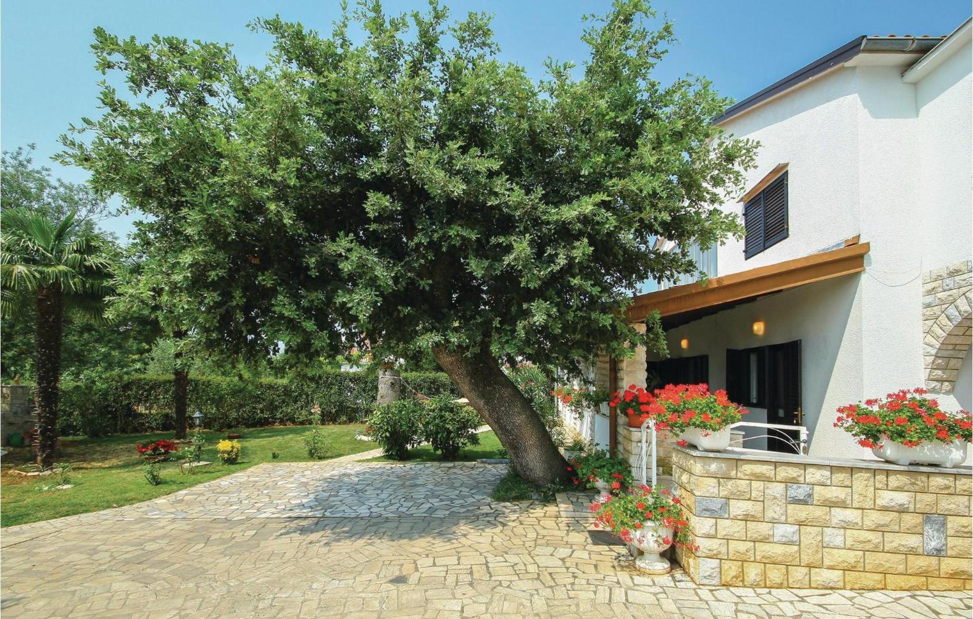 Beautiful Apartment In Porec With Wifi Extérieur photo